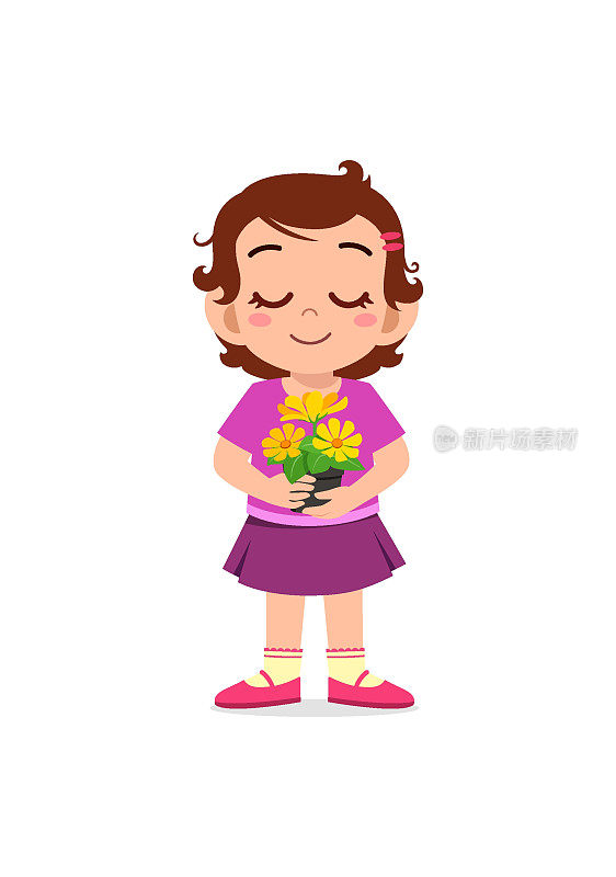 小女孩拿着花，闻闻花香