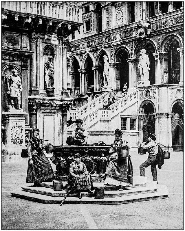世界著名景点的古董照片:意大利威尼斯公爵宫的庭院
