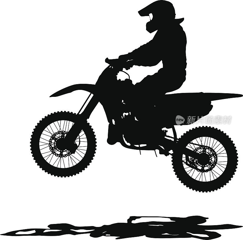 黑色剪影摩托车越野者在一辆摩托车上。