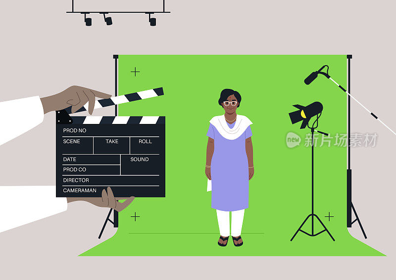 一位印度女性高级角色站在一个电影制片厂的色度键屏幕，视频制作