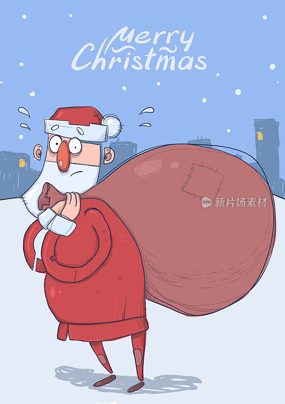 圣诞卡片的有趣困惑圣诞老人与大袋子的礼物在晚上的雪城背景。圣诞老人看起来很尴尬。垂直的矢量图。卡通人物。刻字。副本的空间。