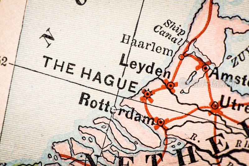 古董地图集地图宏观特写:荷兰海牙