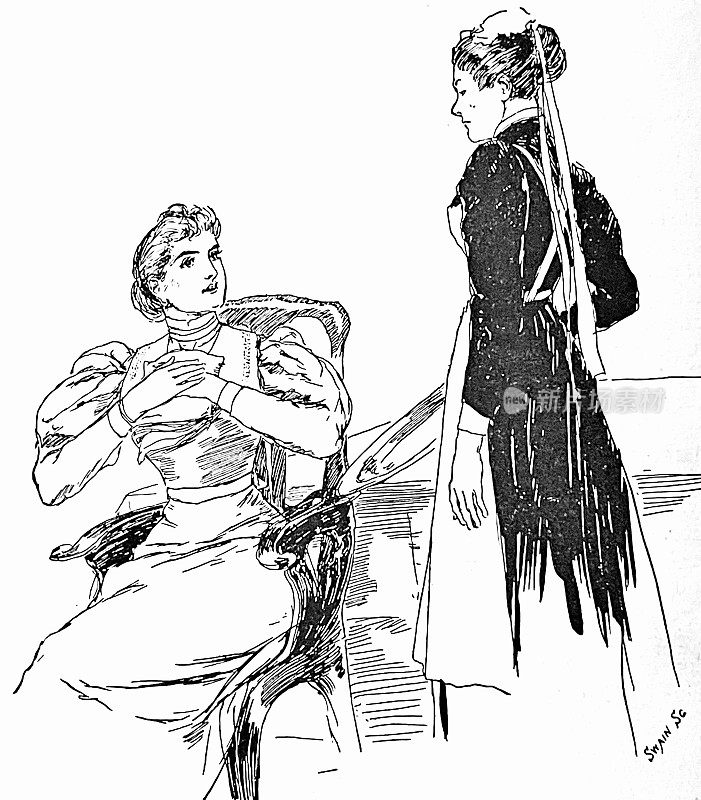 一位优雅的女士坐在椅子上，和站着的侍女聊天