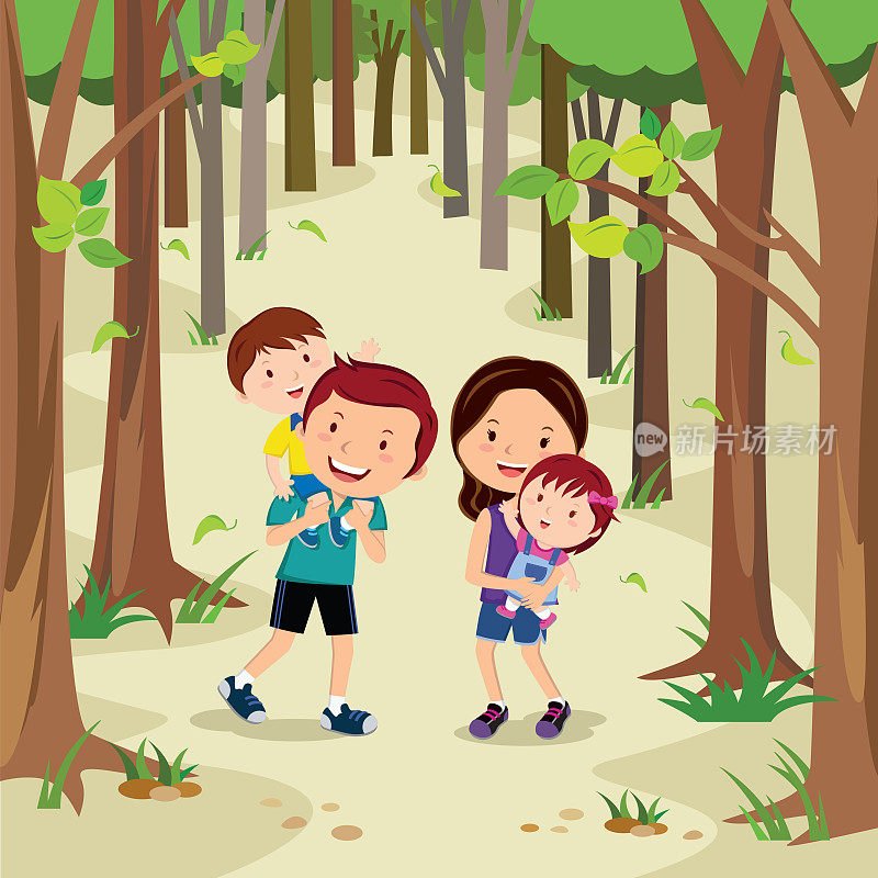 幸福的年轻家庭漫步在森林里