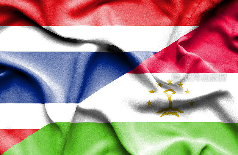 飘扬着塔吉克斯坦和泰国的国旗
