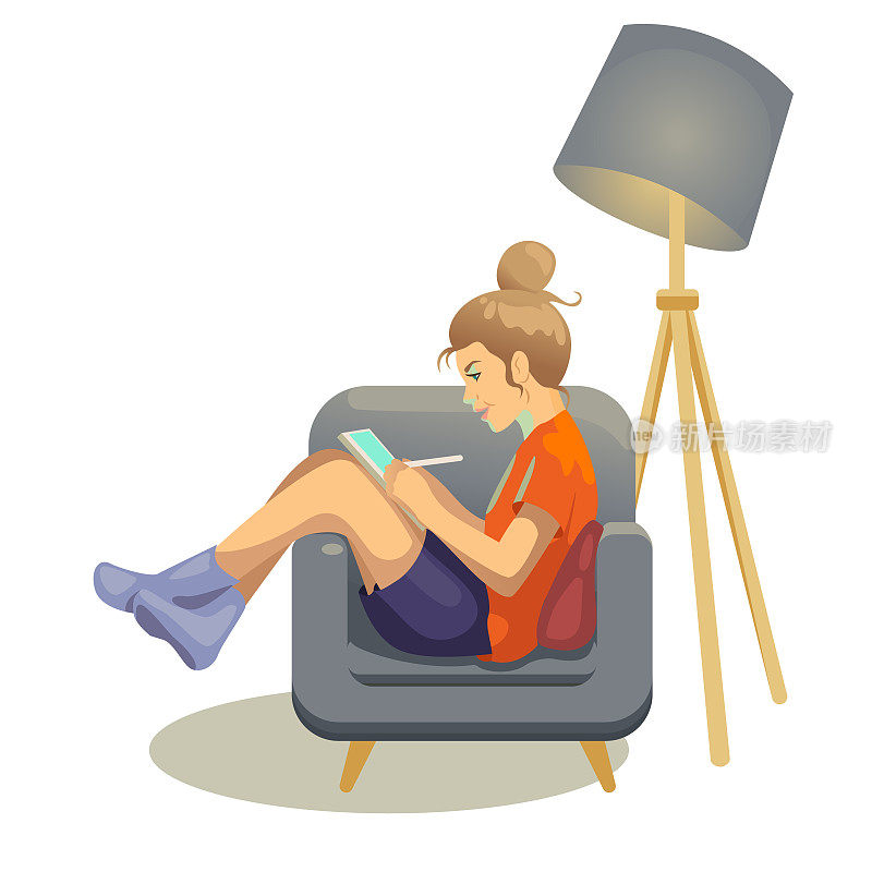 一个女孩坐在椅子上在写字板上画画