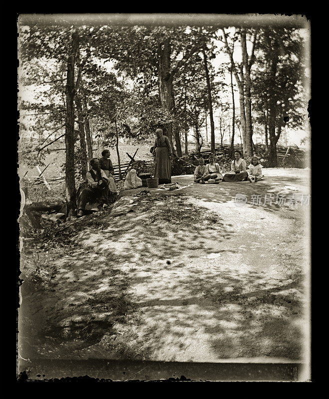 一家人享受夏日，约1890年