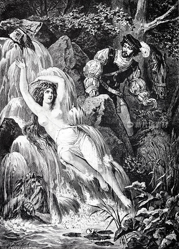 年轻优雅的女子躺在瀑布，被一个男人惊讶