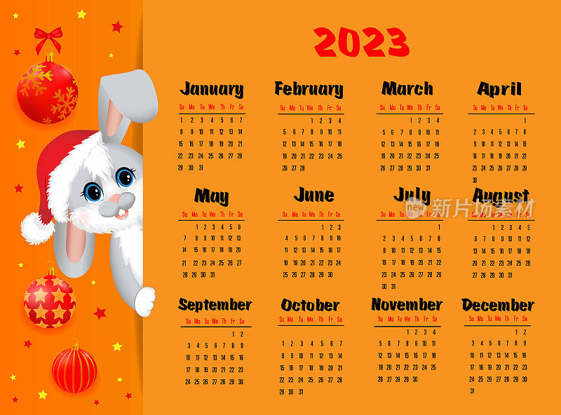 日历2023年，兔或兔的象征。可爱的小兔子或兔子坐在圣诞帽。一周从星期天开始。
