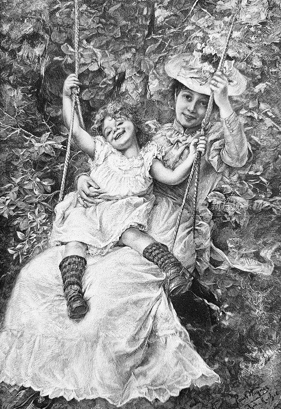 母亲和孩子在树上荡秋千