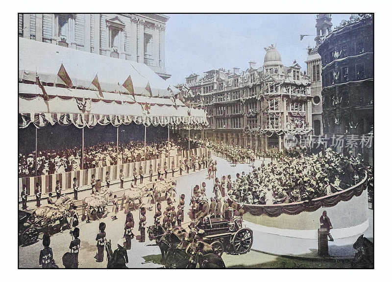 伦敦古色古香的照片:圣保罗大教堂东南侧的皇家游行