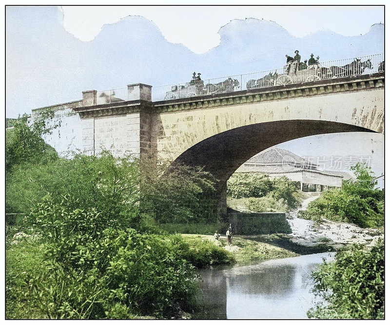 古色古香的黑白照片:古巴哈瓦那阿尔门达雷斯河上的石桥