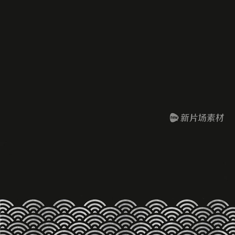 黑色东方风格的方形深色模板。底部是银色的传统圣餐。几何涡旋日本图案背景。优雅、华丽、奢华。大海和波浪的概念