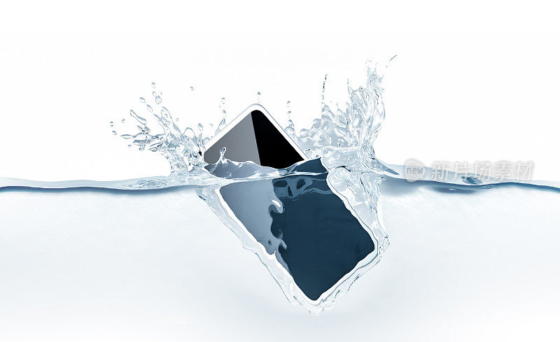 白色的新智能手机模型落入水中