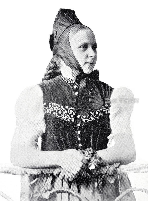 来自德国西蒙斯瓦尔德黑森林的身着传统服饰的女子