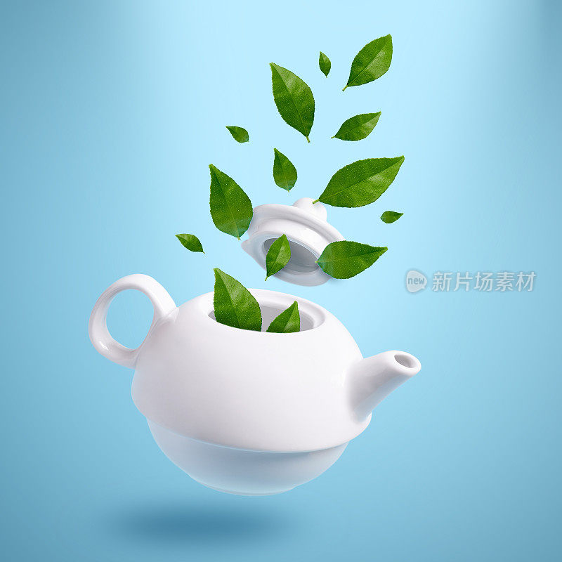 绿叶飞出白壶，凉茶飘浮。