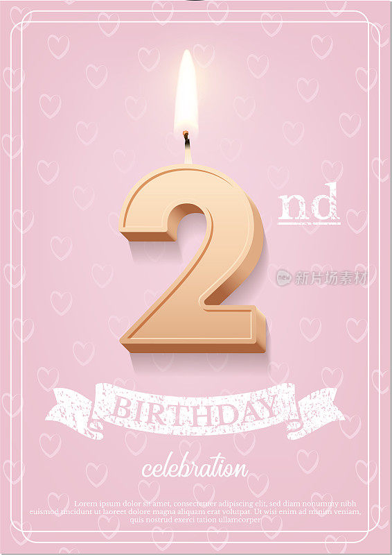 燃烧2号生日蜡烛与复古彩带和生日庆祝文字纹理的粉红色背景在明信片格式。矢量竖直两个生日邀请模板