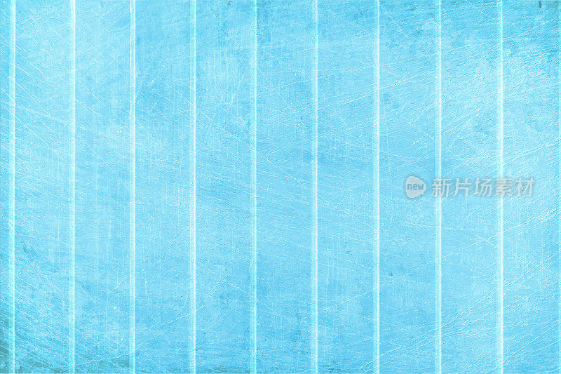 浅天蓝色条纹污迹纹理污迹划伤粗糙的单色水平背景与垂直条纹