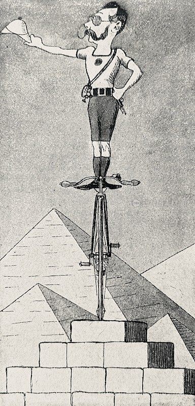 在埃及金字塔上展示自己的自行车