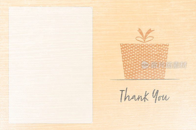 米色礼物或礼盒与系蝴蝶结的文本信息模板谢谢，水平矢量木制纹理背景与白色文本框作为复制空间
