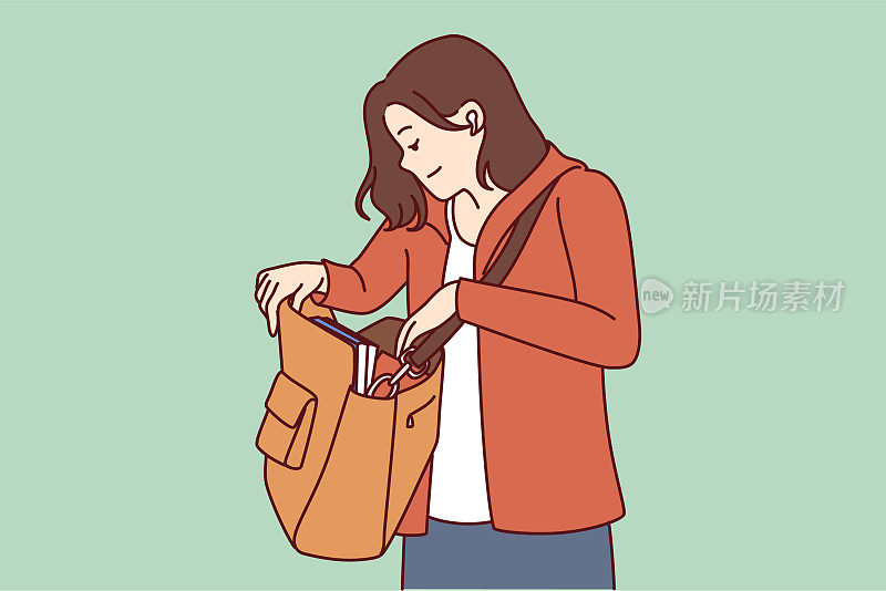 女人从挂在肩上的大包里寻找钱包或手机