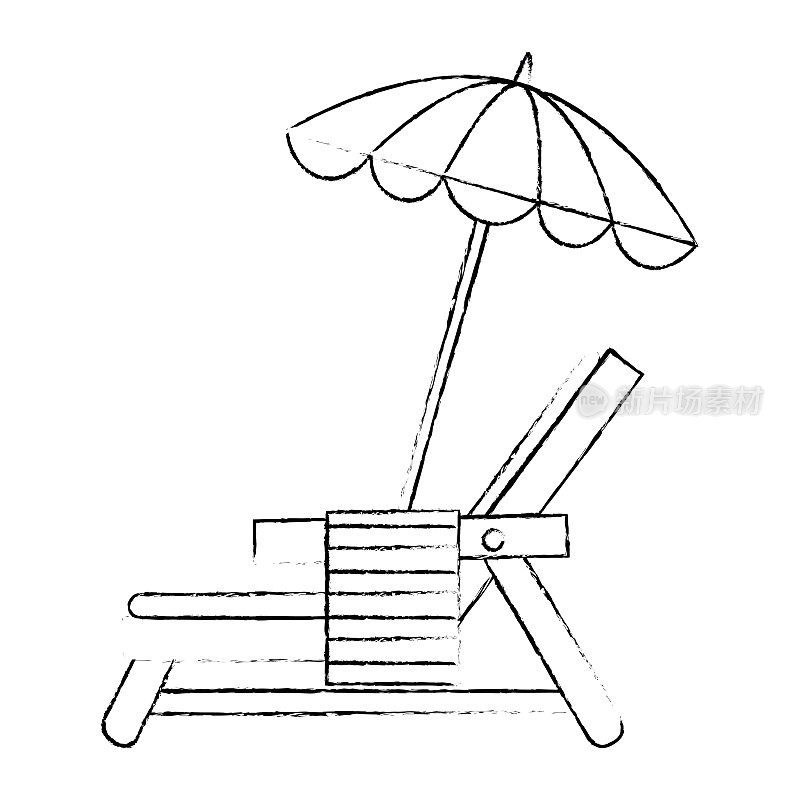 沙滩椅，带毛巾和雨伞