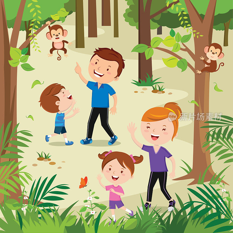 快乐的小家庭在森林里徒步旅行