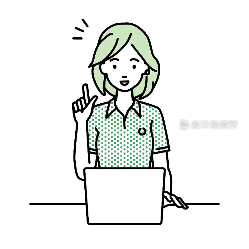 一个穿polo衫的女人在使用笔记本电脑，她的手指在她的桌子上的下巴有麻烦