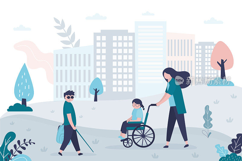 妈妈或护士推着可爱的孩子坐在轮椅上。康复，康复，残疾婴儿走路。保健，母亲为有健康问题的女儿提供支助。盲人男孩放学回家。
