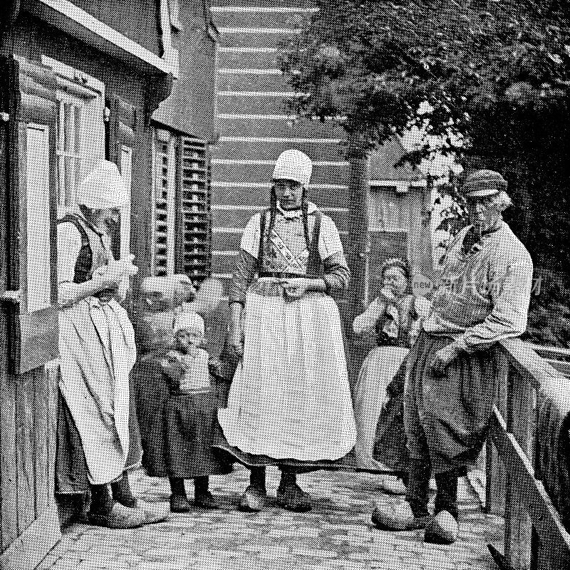 19世纪，荷兰，阿姆斯特丹，穿着传统服装的荷兰家庭