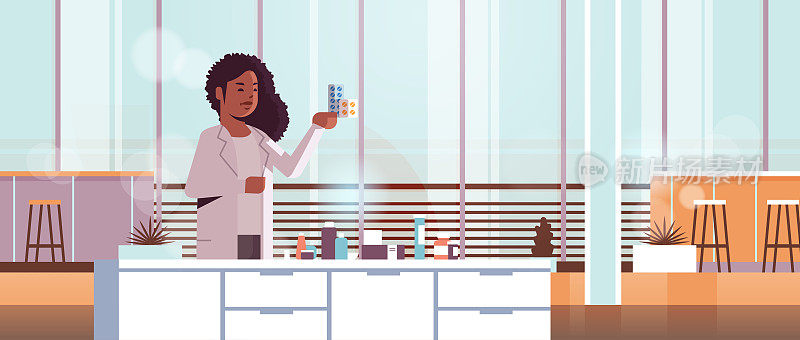 科学研究员拿着药包非裔美国妇女分析药丸科学家做实验研究科学概念现代实验室室内肖像水平平坦
