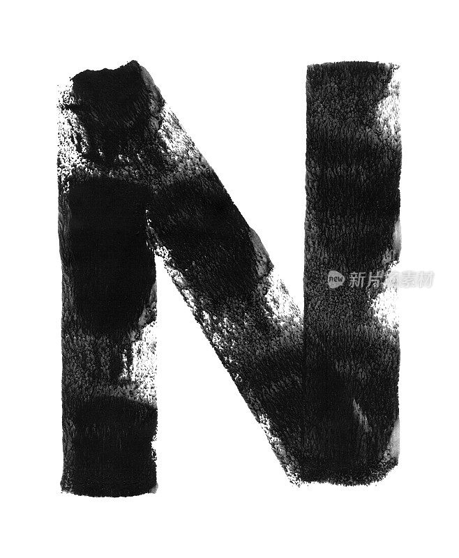手绘大写字母N,带有明显的海绵状滚轮纹理的自然印记――黑色的印记反射在白色床单的表面,创造了独特的随机失控的变色和透明度