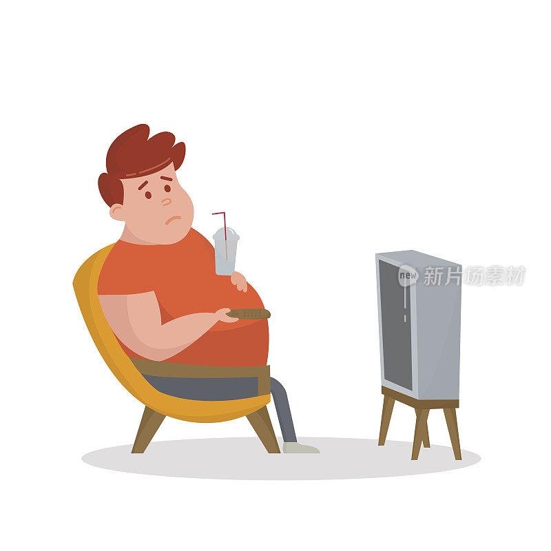 一个胖子坐在沙发上看电视。