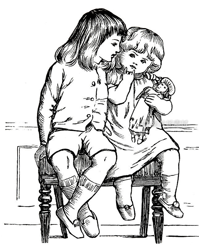 两个女孩和木偶坐在椅子上，正面