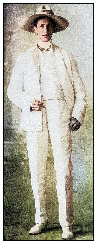 古色古香的黑白照片:穿着夏威夷服装的男子
