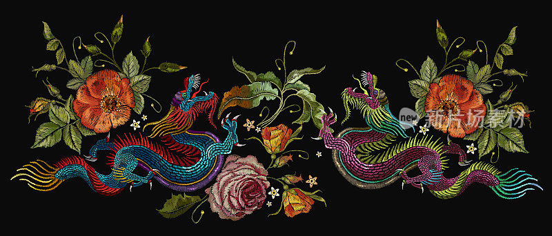刺绣两条中国龙，玫瑰和牡丹花。古典刺绣亚洲龙和美丽的红玫瑰矢量。艺术龙t恤设计。服装、纺织品设计模板