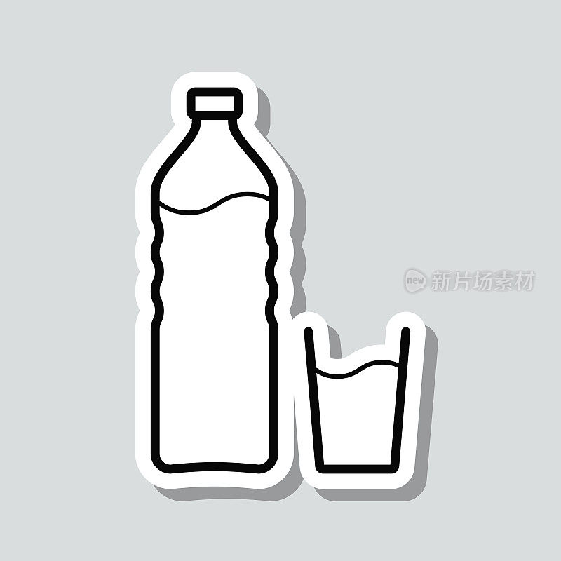 一瓶和一杯水。灰色背景上的图标贴纸