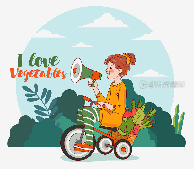 可爱的孩子拿着新鲜的蔬菜在花园里骑自行车。有趣的女孩对着扩音器大喊。夏天的时间