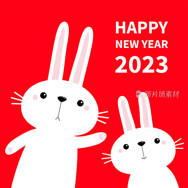 2023年春节快乐。兔年。两只兔子挥舞着爪印的手。可爱卡通卡哇伊有趣的宝宝角色。白色农场动物。红色的背景。贺卡。平面设计