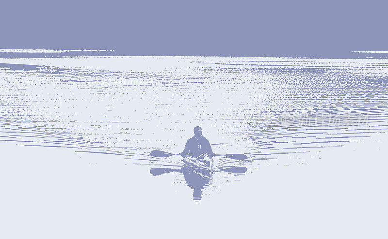 男人在湖上划皮艇