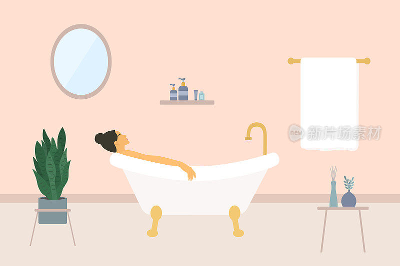 年轻女子在洗澡。卫生和放松的概念。配有浴缸、挂巾和香波的现代化浴室