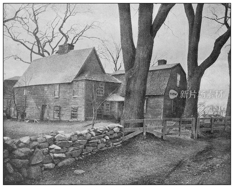 美国的古董黑白照片:新英格兰的旧农舍，建于1636年