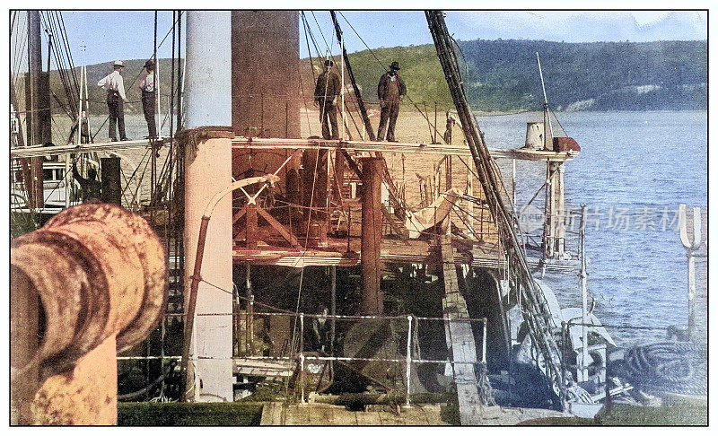 古色古香的黑白照片:古巴圣地亚哥港的雷纳奔驰船