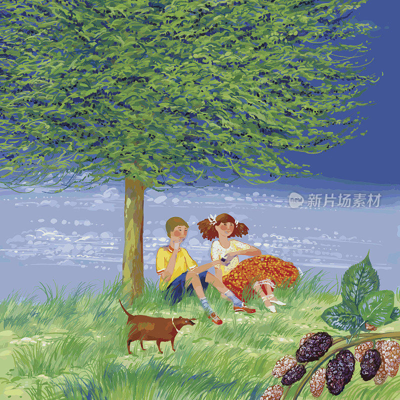 男孩和女孩在树下吃桑葚。