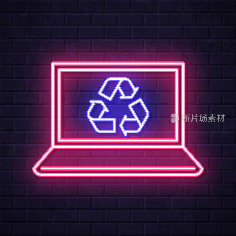 带有回收符号的笔记本电脑。在砖墙背景上发光的霓虹灯图标