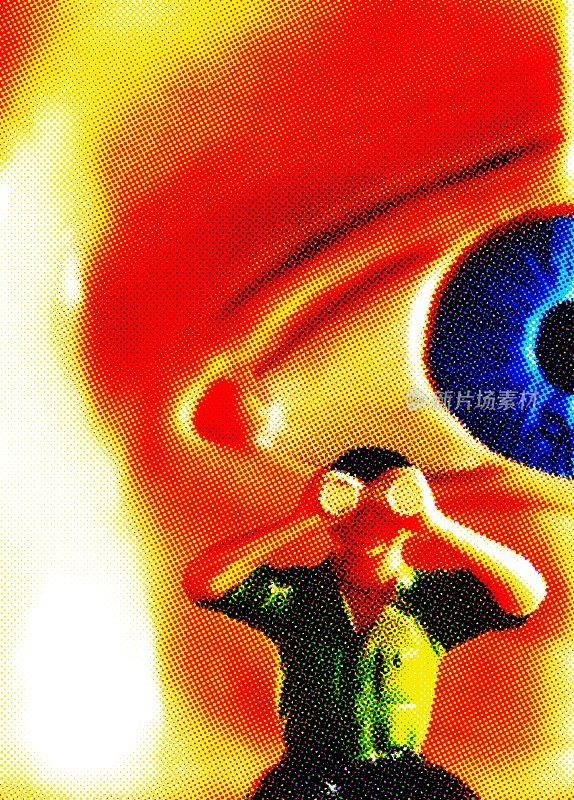 一名男子用双筒望远镜观察身后的大眼睛
