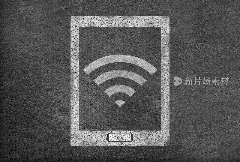 黑板上的WiFi平板电脑