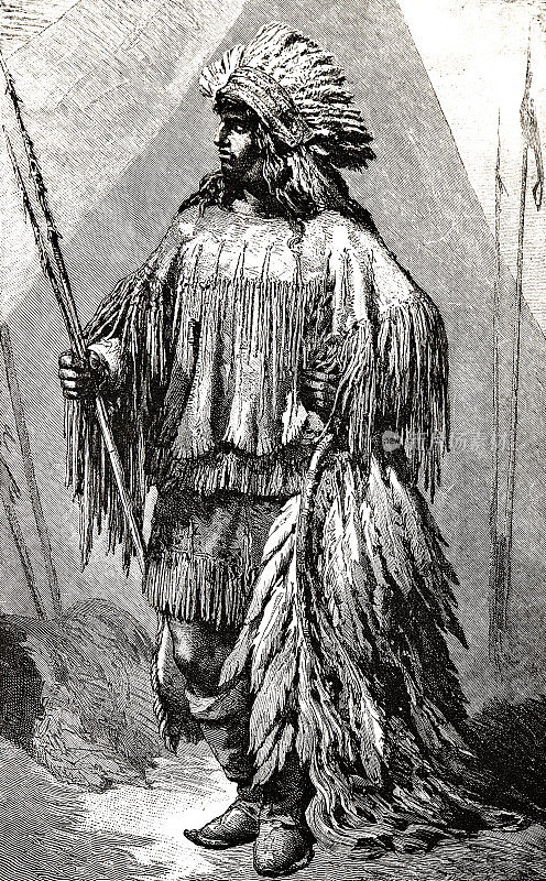 阿帕奇人的首领，全身挺直，手持箭站在户外