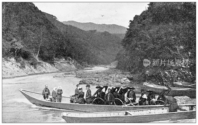 古老的日本旅行照片:河上的船