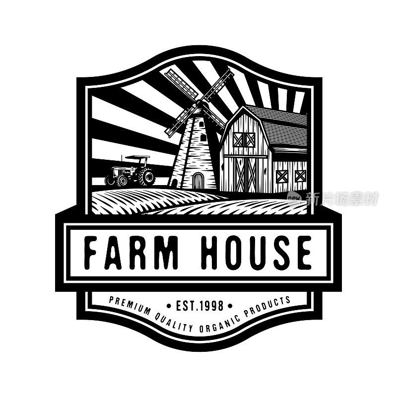 绿色田野中的农舍，风车和农用旧拖拉机的徽章设计